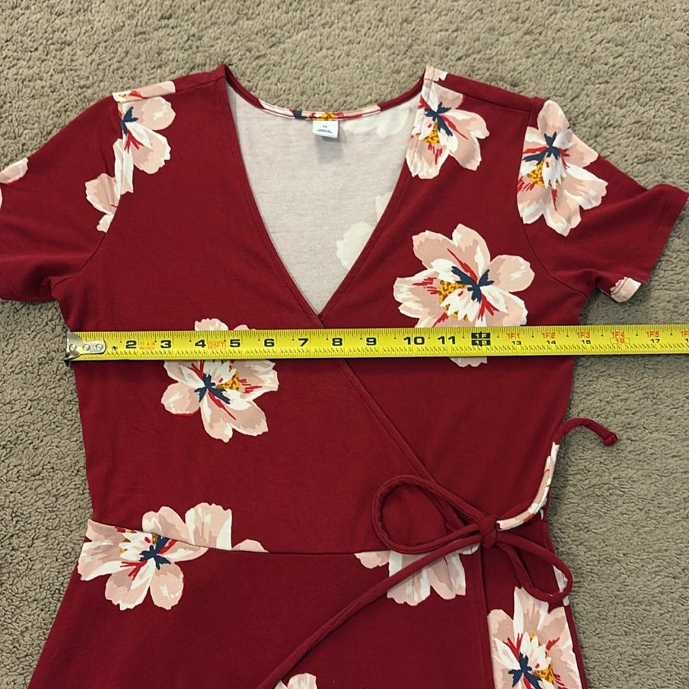Old Navy Red floral wrap dress v neck stretch with sleeves - Picture 3 of 13
